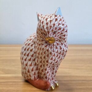 MINT Herend Hungary Hand Painted Porcelain Cat Sitting Figurine Rust Fishnet